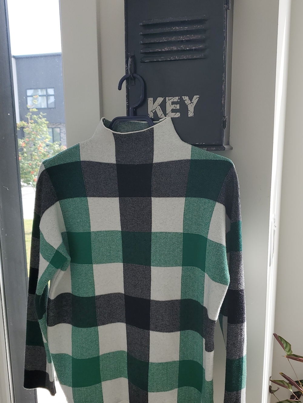 Tahari- Super Soft Mock Neck, Plaid Sweater Like NEW Sz.L